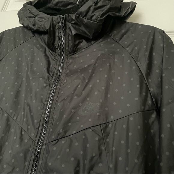 Nike hooded windbreaker jacket - Picture 3 of 4